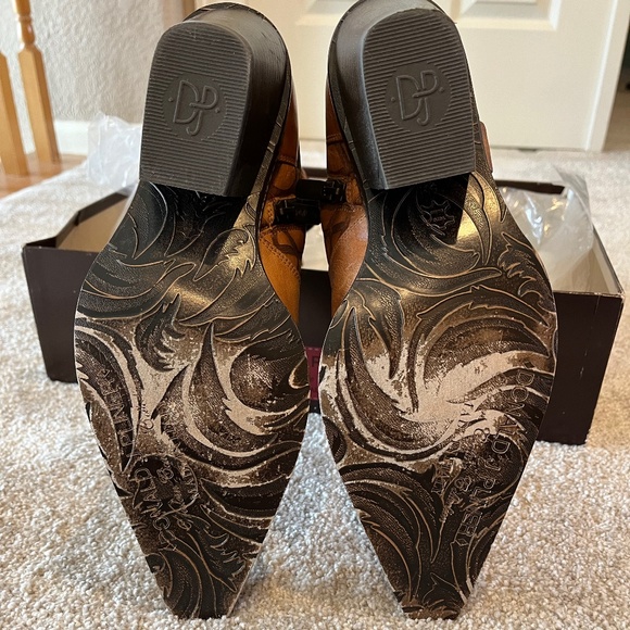 Donald J Pliner, made in Italy, women's cowboy 'peace' boots, size 9 - Picture 6 of 7